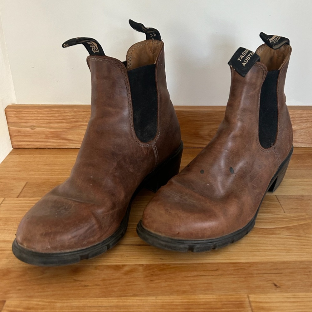 Heeled Blundstones Antique Brown leather